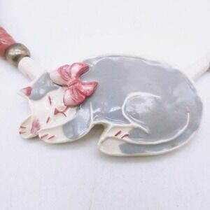 VTG Shoestrings Porcelain Sleeping Cat Pendent Necklace